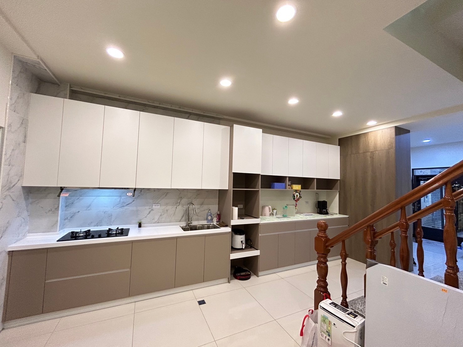 北港住宅一字型廚房系統廚具與全嵌式洗碗機整合