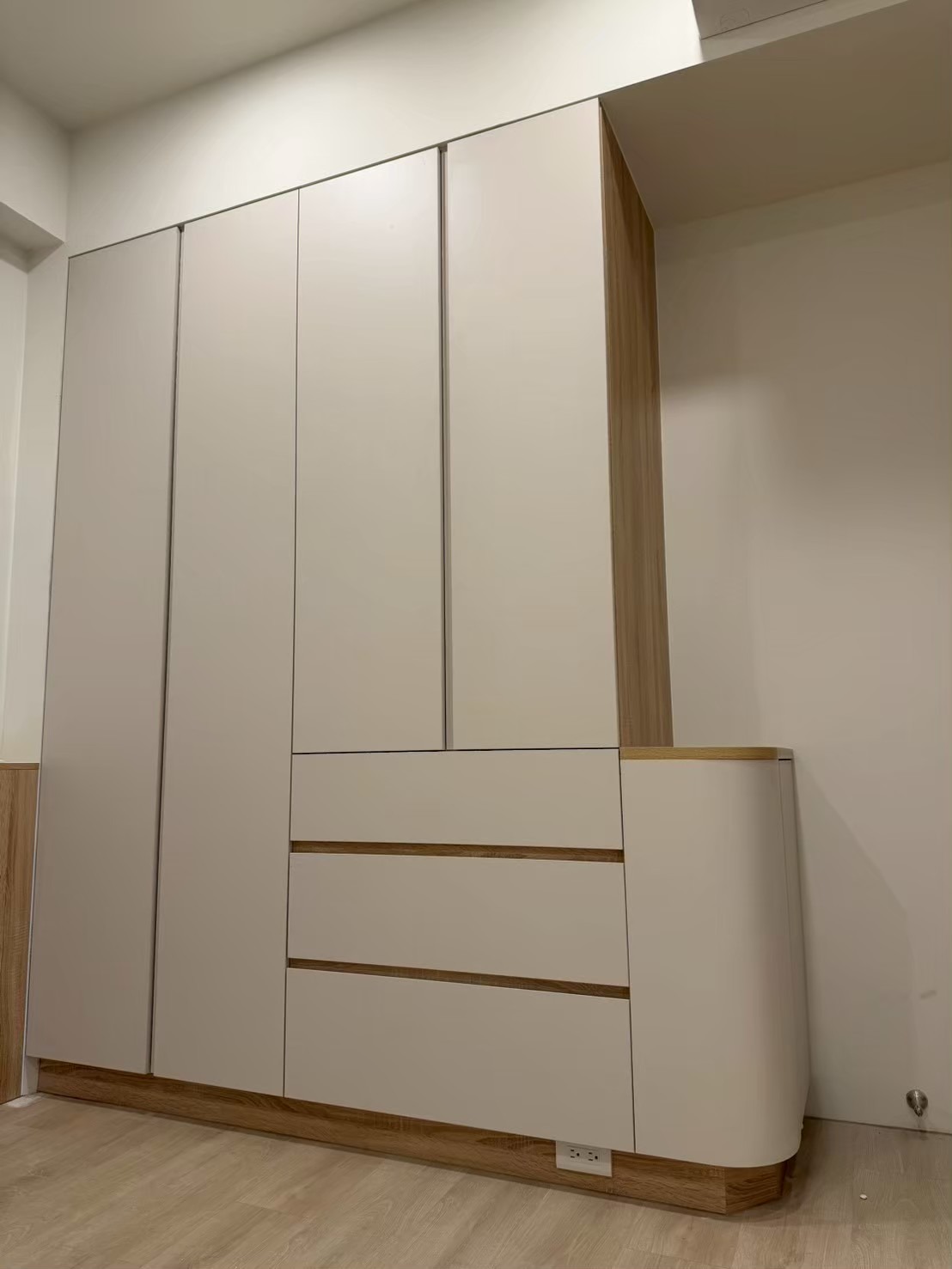 南投鄭公館次臥轉角圓弧導角防撞收納矮櫃工法