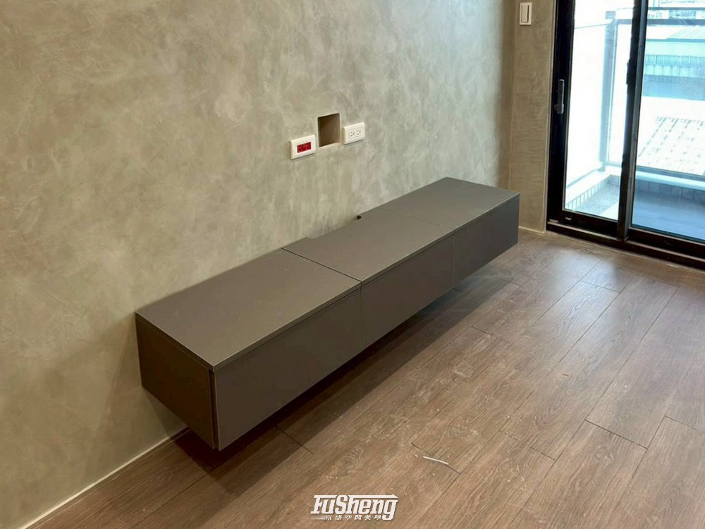 德鑫一璟客廳電視牆木質格柵造型與隱藏穿線設計